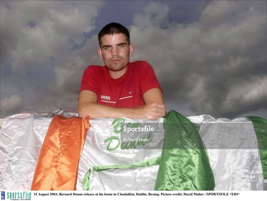 15 August 2003; Bernard Dunne relaxes at his home in Clondalkin, Dublin. Boxing. Picture credit; David Maher / SPORTSFILE *EDI*