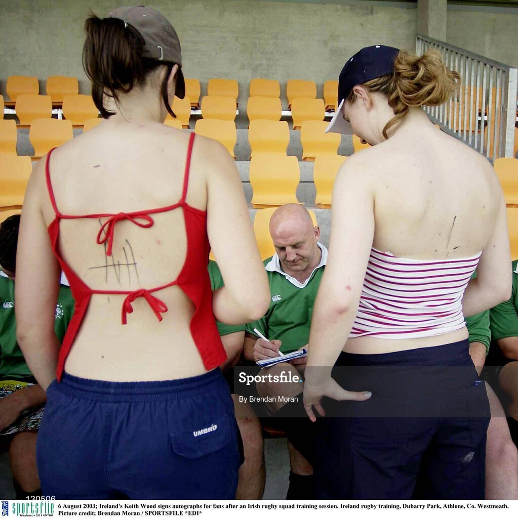6 August 2003; Ireland's Keith Wood signs autographs for fans after an Irish rugby squad training session. Ireland rugby training, Dubarry Park, Athlone, Co. Westmeath. Picture credit; Brendan Moran / SPORTSFILE *EDI*