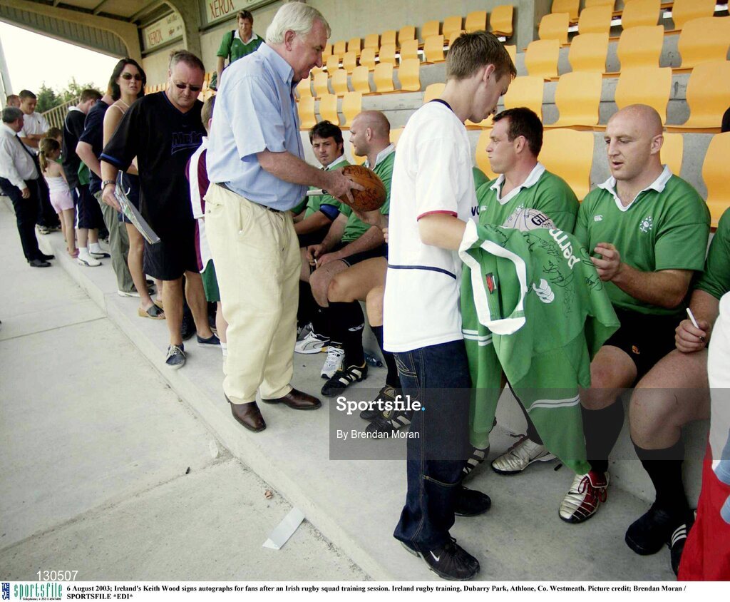 6 August 2003; Ireland's Keith Wood signs autographs for fans after an Irish rugby squad training session. Ireland rugby training, Dubarry Park, Athlone, Co. Westmeath. Picture credit; Brendan Moran / SPORTSFILE *EDI*