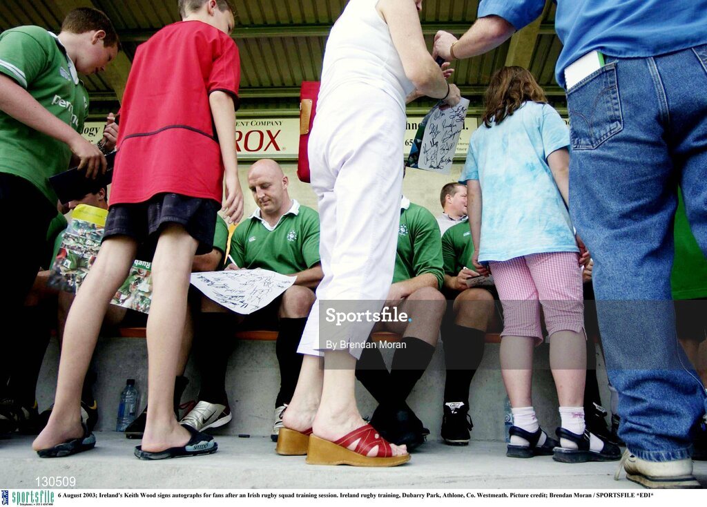 6 August 2003; Ireland's Keith Wood signs autographs for fans after an Irish rugby squad training session. Ireland rugby training, Dubarry Park, Athlone, Co. Westmeath. Picture credit; Brendan Moran / SPORTSFILE *EDI*