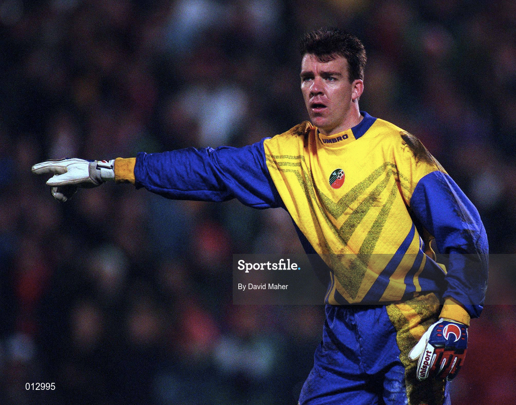 15 November 1995; Alan Kelly of Republic of Ireland during the UEFA EURO1996 Qualifier Group 6 match between Portugal and Republic of Ireland at Estádio do SL Benfica in Lisbon, Portugal. Photo by David Maher/Sportsfile