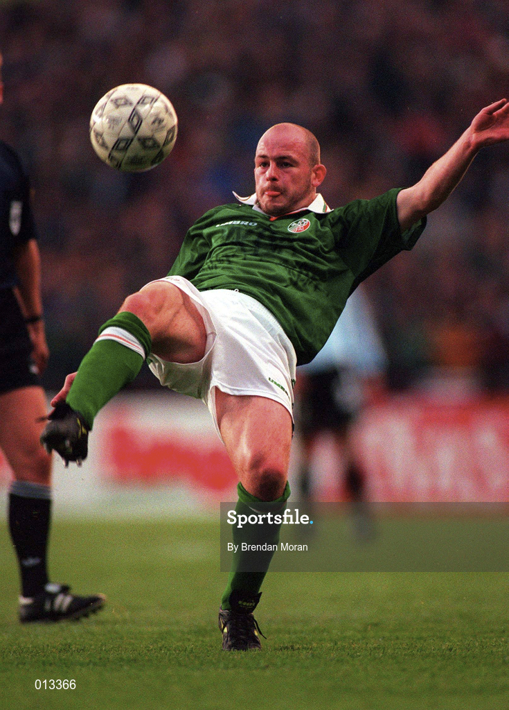 22 April 1998; Lee Carsley of Republic of Ireland during the International Friendly match between Republic of Ireland and Argentina at Lansdowne Road in Dublin. Photo by Brendan Moran/Sportsfile
