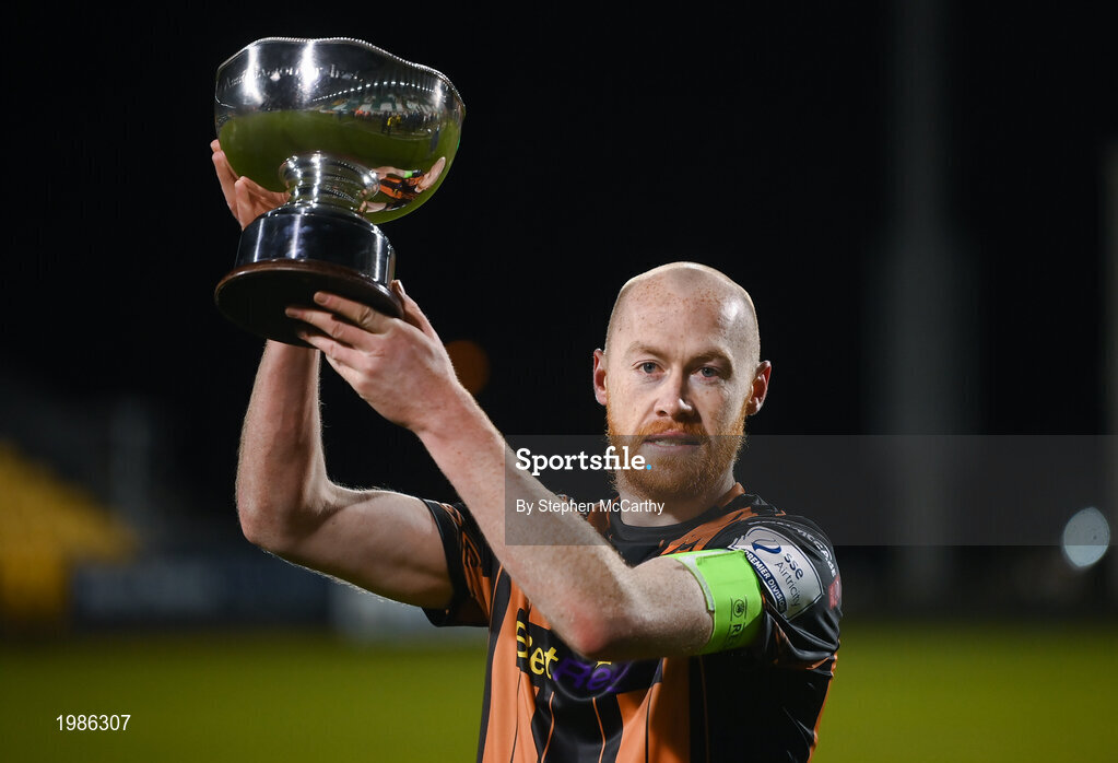 12 March 2021; Dundalk captain Chris Shields lifts the FAI President's Cup following the FAI President's Cup Final match between Shamrock Rovers and Dundalk at Tallaght Stadium in Dublin. Photo by Stephen McCarthy/Sportsfile