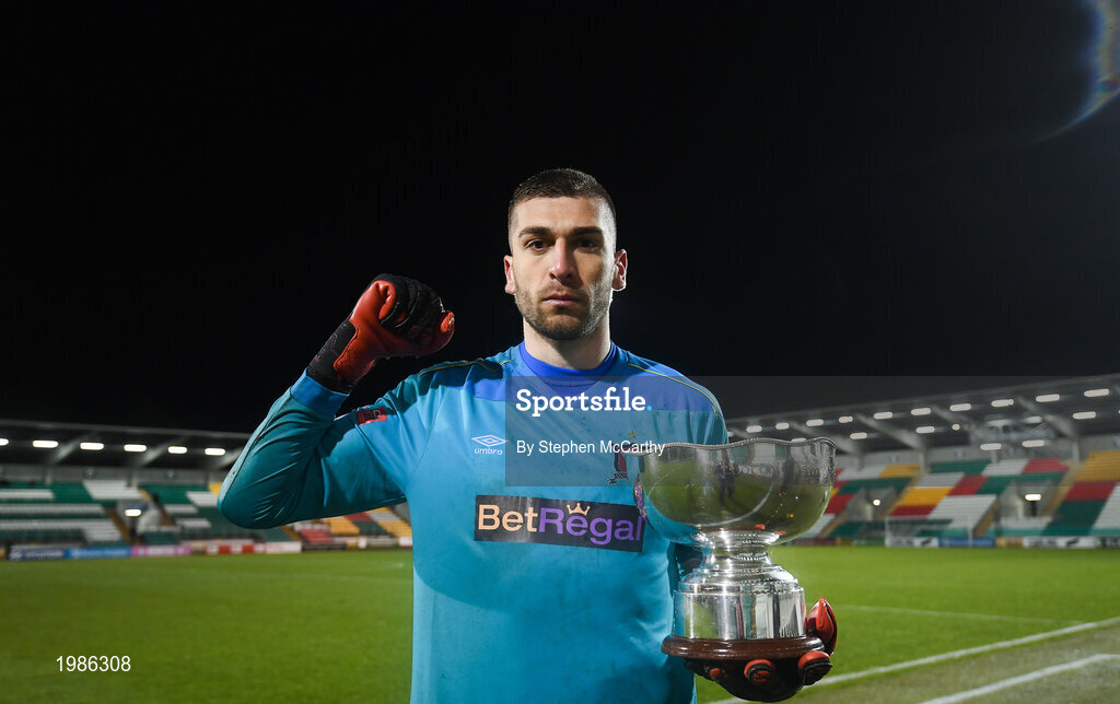 12 March 2021; Dundalk goalkeeper Alessio Abibi celebrates with the FAI President's Cup following the FAI President's Cup Final match between Shamrock Rovers and Dundalk at Tallaght Stadium in Dublin. Photo by Stephen McCarthy/Sportsfile