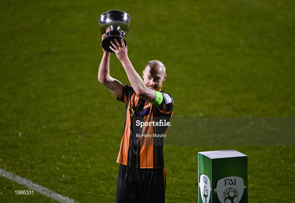 12 March 2021; Chris Shields of Dundalk lifts the trophy following the FAI President's Cup Final match between Shamrock Rovers and Dundalk at Tallaght Stadium in Dublin. Photo by Harry Murphy/Sportsfile