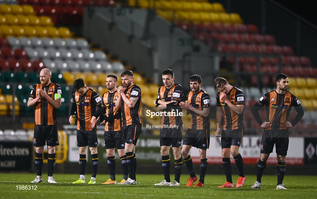 12 March 2021; Dundalk players try and stay warm in the penalty shoot-out during the FAI President's Cup Final match between Shamrock Rovers and Dundalk at Tallaght Stadium in Dublin. Photo by Harry Murphy/Sportsfile