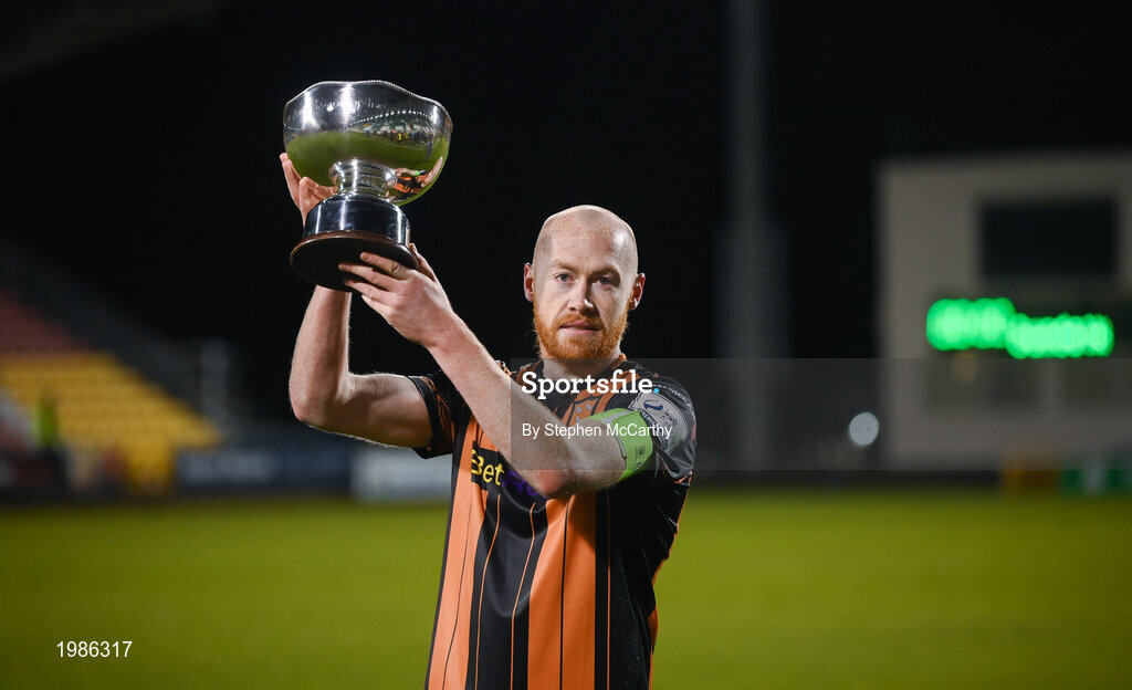 12 March 2021; Dundalk captain Chris Shields lifts the FAI President's Cup following the FAI President's Cup Final match between Shamrock Rovers and Dundalk at Tallaght Stadium in Dublin. Photo by Stephen McCarthy/Sportsfile