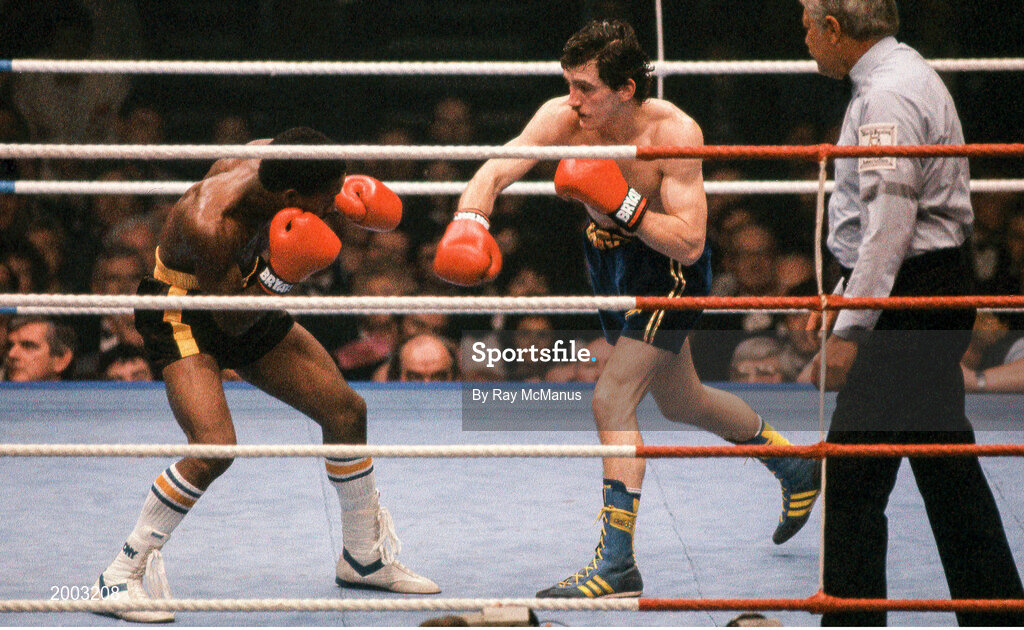 15 February 1986; Barry McGuigan, centre, in action against Danilo Cabrera during their WBA World Featherweight Title Fight at the RDS in Dublin. Photo by Ray McManus/Sportsfile