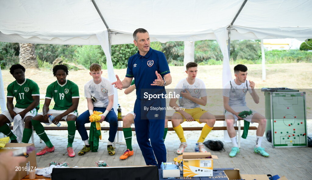 30 May 2021; Republic of Ireland manager Jim Crawford speaks to his players before the U21 international friendly match between Switzerland and Republic of Ireland at Dama de Noche Football Centre in Marbella, Spain. Photo by Stephen McCarthy/Sportsfile