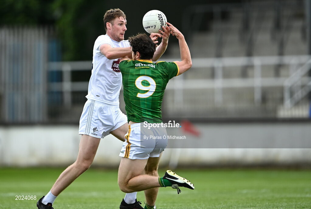 13 June 2021; Aaron Masterson of Kildare in action against Pádraic Harnan of Meath during the Allianz Football League Division 2 semi-final match between Kildare and Meath at St Conleth's Park in Newbridge, Kildare. Photo by Piaras Ó Mídheach/Sportsfile