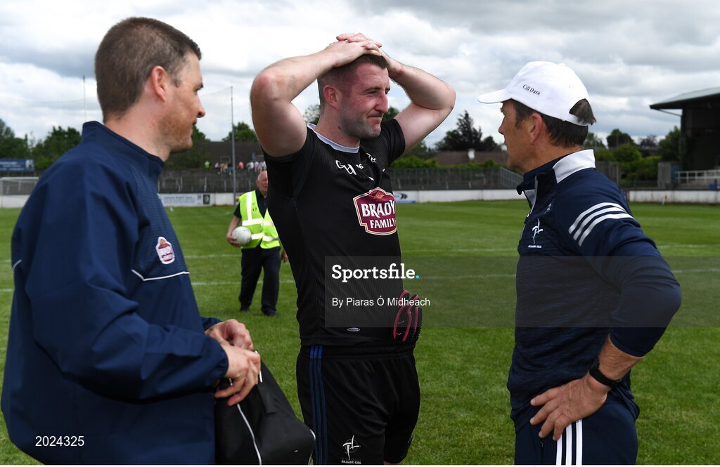 13 June 2021; Kildare manager Jack O'Connor in conversation with his goalkeeper Mark Donnellan after their side's victory in the Allianz Football League Division 2 semi-final match between Kildare and Meath at St Conleth's Park in Newbridge, Kildare. Photo by Piaras Ó Mídheach/Sportsfile