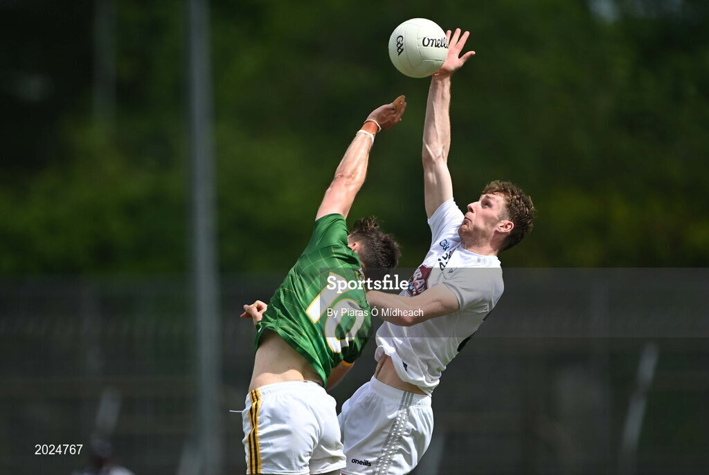 13 June 2021; Aaron Masterson of Kildare in action against Ethan Devine of Meath during the Allianz Football League Division 2 semi-final match between Kildare and Meath at St Conleth's Park in Newbridge, Kildare. Photo by Piaras Ó Mídheach/Sportsfile
