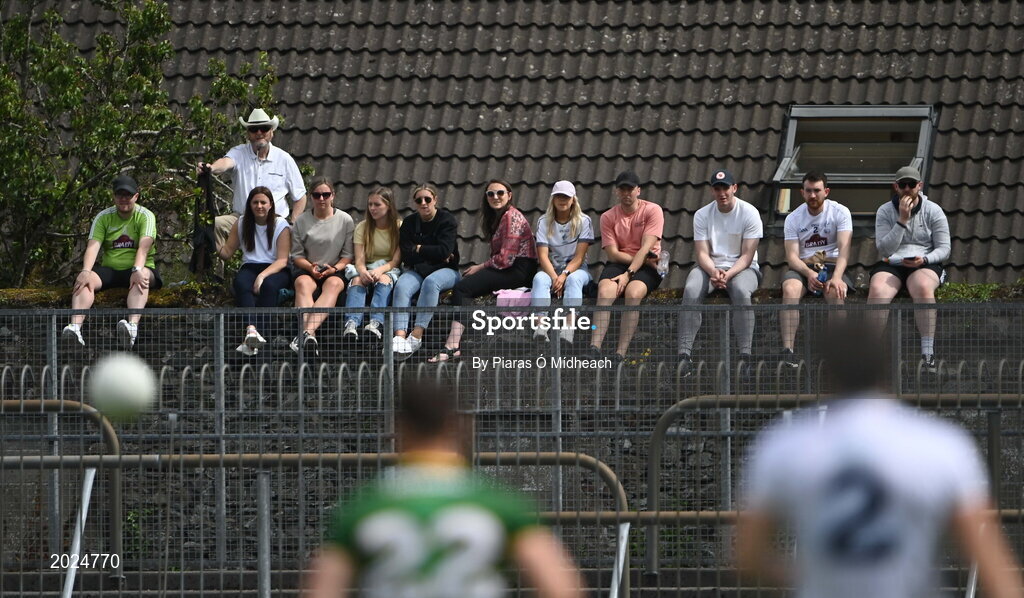 13 June 2021; Spectators look on from outside the ground during the Allianz Football League Division 2 semi-final match between Kildare and Meath at St Conleth's Park in Newbridge, Kildare. Photo by Piaras Ó Mídheach/Sportsfile