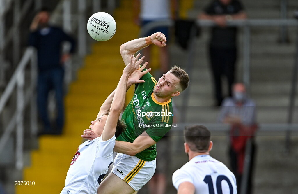 13 June 2021; Conor McGill of Meath punches the ball clear from Brian McLoughlin of Kildare during the Allianz Football League Division 2 semi-final match between Kildare and Meath at St Conleth's Park in Newbridge, Kildare. Photo by Piaras Ó Mídheach/Sportsfile