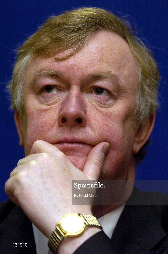 24 January 2004; John O'Donoghue T.D., Minister for Arts, Sports and Tourism. Clontarf Castle, Dublin. Picture credit; David Maher / SPORTSFILE *EDI*