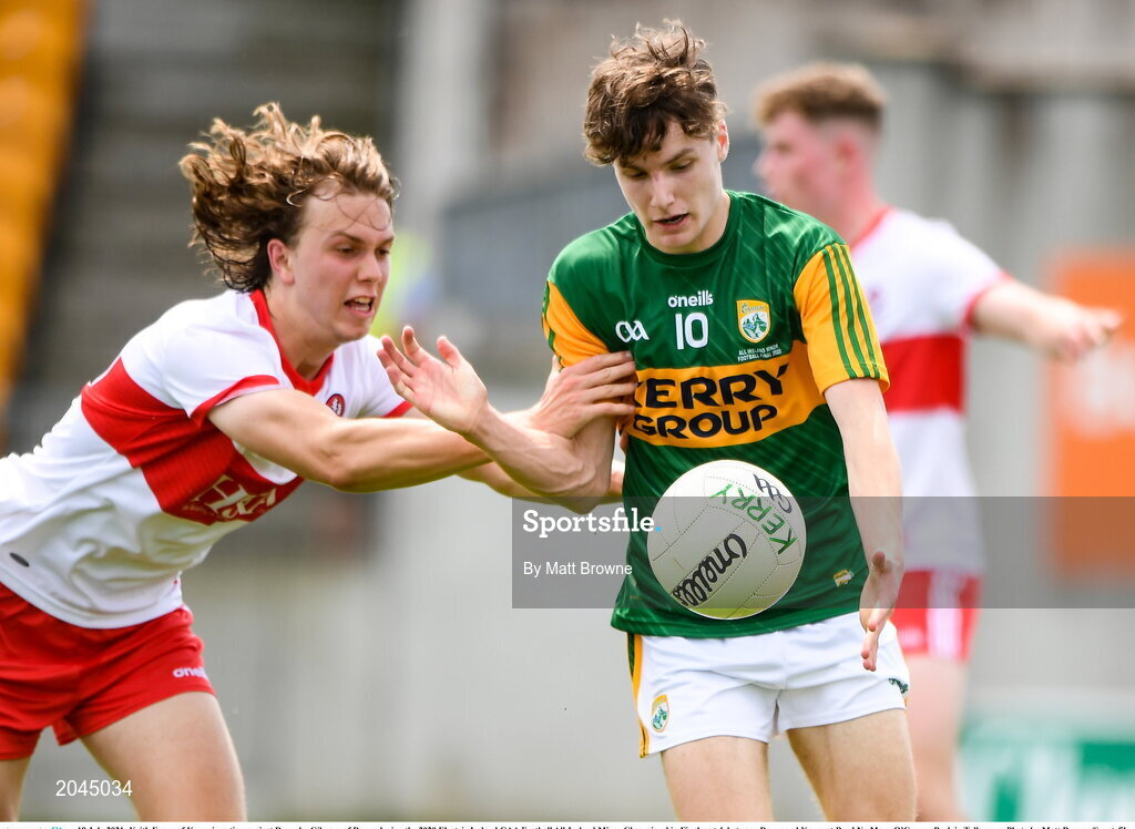 18 July 2021; Keith Evans of Kerry in action against Donncha Gilmore of Derry during the 2020 Electric Ireland GAA Football All-Ireland Minor Championship Final match between Derry and Kerry at Bord Na Mona O’Connor Park in Tullamore. Photo by Matt Browne/Sportsfile