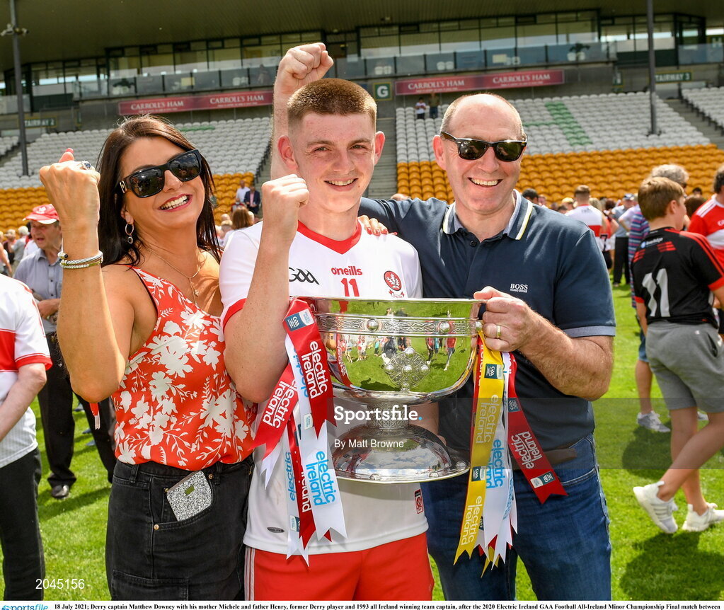 18 July 2021; Derry captain Matthew Downey with his mother Michele and father Henry, former Derry player and 1993 all Ireland winning team captain, after the 2020 Electric Ireland GAA Football All-Ireland Minor Championship Final match between Derry and Kerry at Bord Na Mona O’Connor Park in Tullamore. Photo by Matt Browne/Sportsfile