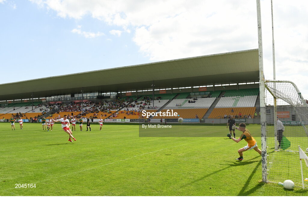 18 July 2021; Matthew Downey of Derry scores the winning goal from the penalty spot past Kerry goalkeeper Sean Broderick during the 2020 Electric Ireland GAA Football All-Ireland Minor Championship Final match between Derry and Kerry at Bord Na Mona O’Connor Park in Tullamore. Photo by Matt Browne/Sportsfile