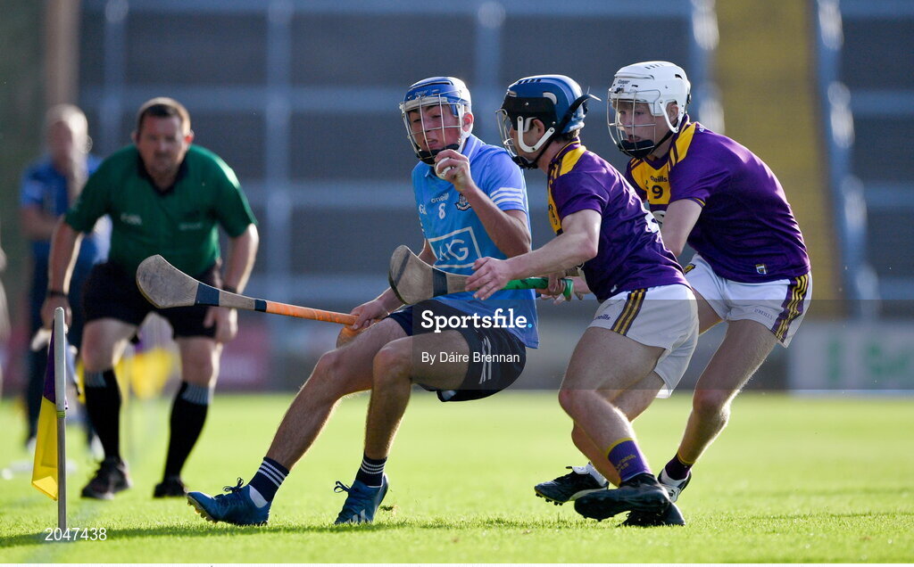21 July 2021; Ben Gaughran of Dublin in action against Cian Ó Tuama, left, and Cillian Byrne of Wexford during the Electric Ireland Leinster GAA Minor Hurling Championship Semi-Final match between Dublin and Wexford at Chadwicks Wexford Park in Wexford. Photo by Daire Brennan/Sportsfile
