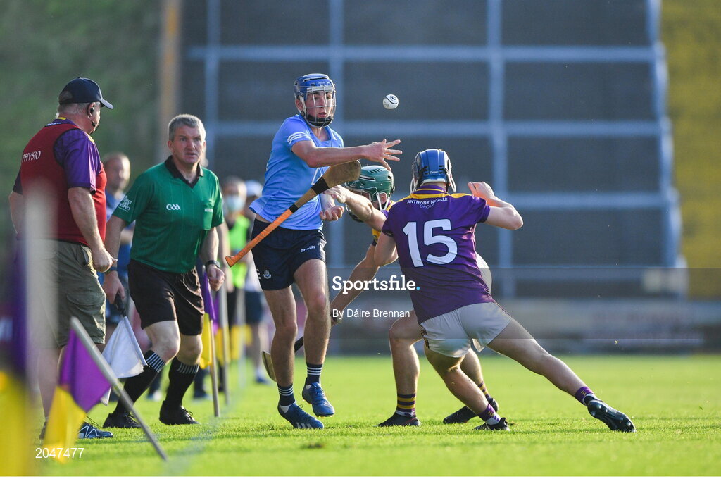 21 July 2021; Ben Gaughran of Dublin in action against Fionn Walsh, left, and Luke Murphy of Wexford during the Electric Ireland Leinster GAA Minor Hurling Championship Semi-Final match between Dublin and Wexford at Chadwicks Wexford Park in Wexford. Photo by Daire Brennan/Sportsfile