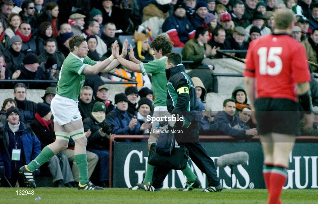 22 February 2004; Ireland lock Donnacha O'Callaghan is replaced by team-mate Malcolm O'Kelly, left, after suffering a knee injury. RBS 6 Nations Championship 2003-2004, Ireland v Wales, Lansdowne Road, Dublin. Picture credit; Brendan Moran / SPORTSFILE *EDI*