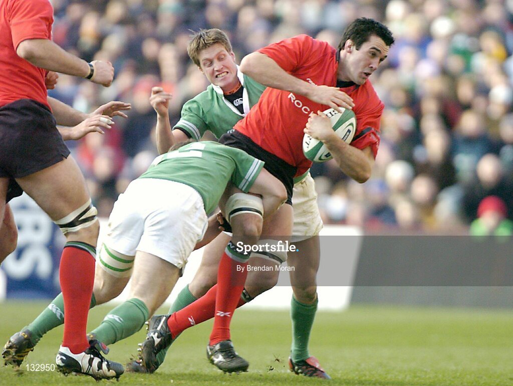 22 February 2004; Sonny Parker, Wales, in action against Ireland's Gordon D'Arcy and Ronan O'Gara (behind). RBS 6 Nations Championship 2003-2004, Ireland v Wales, Lansdowne Road, Dublin. Picture credit; Brendan Moran / SPORTSFILE *EDI*