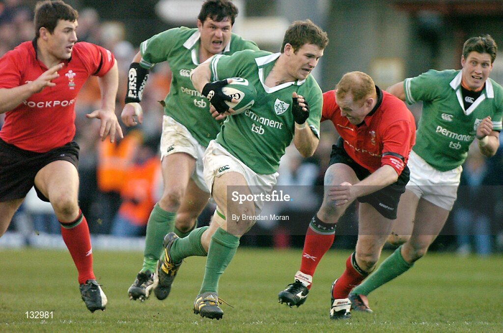 22 February 2004; Gordon D'Arcy, Ireland, in action against Martyn Williams, Wales. RBS 6 Nations Championship 2003-2004, Ireland v Wales, Lansdowne Road, Dublin. Picture credit; Brendan Moran / SPORTSFILE *EDI*
