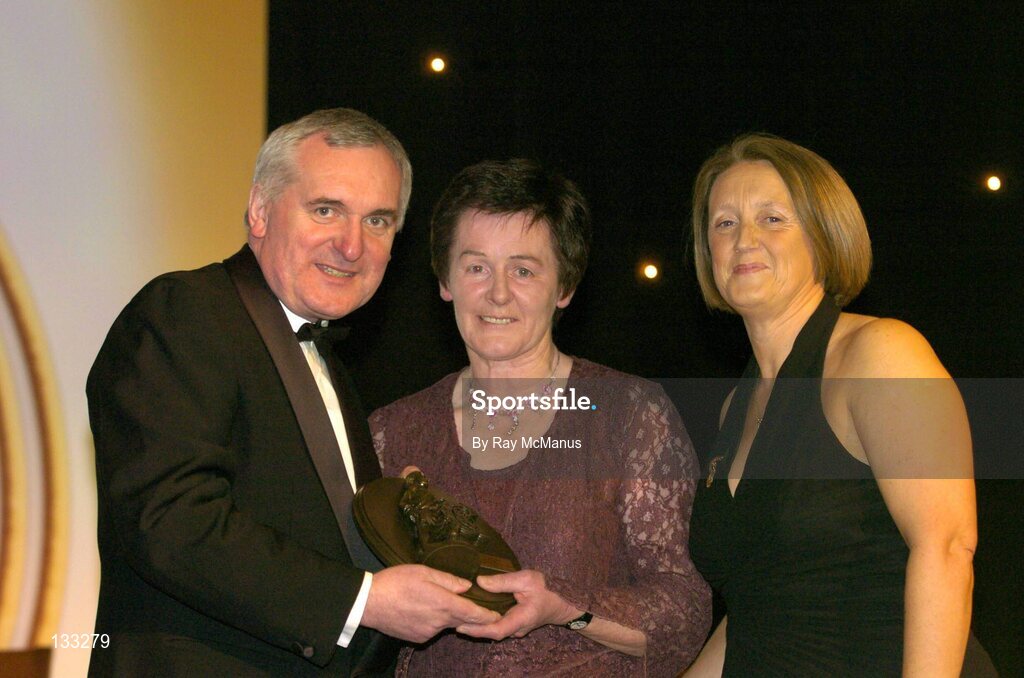 28 February 2004; Margaret O'Leary Leacy, Wexford, who was named on the Camogie team of the Century, with An Taoiseach, Bertie Ahern, TD, and Miriam O'Callaghan, Uachtaran, Cumann Camogaiochta na nGael, at the Cumann Camogaiochta na nGael centenary celebrations at the Citywest Hotel, Dublin. Picture credit; Ray McManus / SPORTSFILE *EDI*