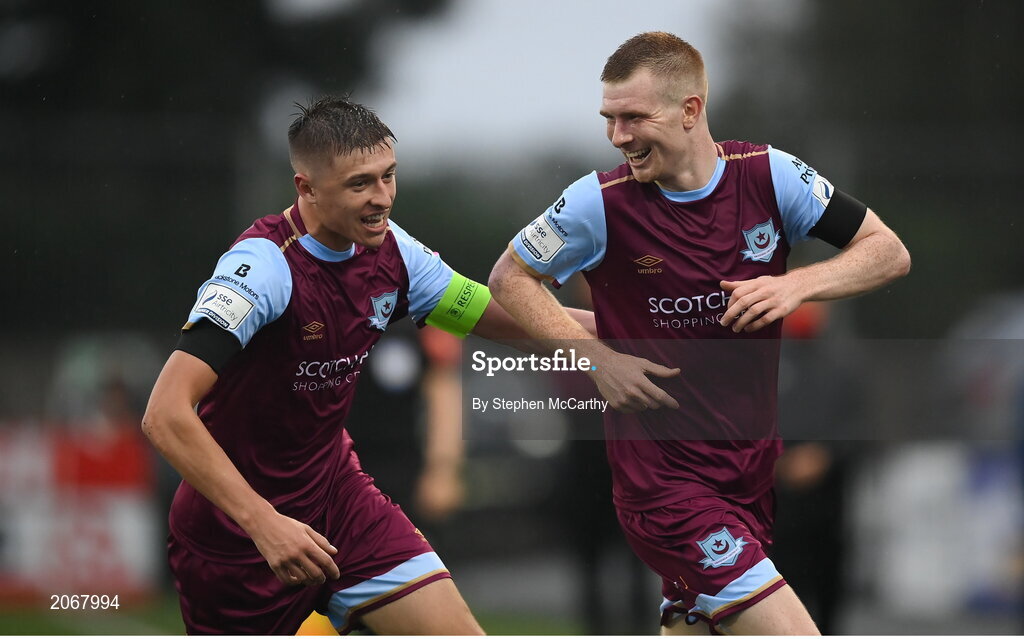 20 August 2021; Mark Doyle of Drogheda United celebrates after scoring his side's first goal with team-mate Jake Hyland, left, during the SSE Airtricity League Premier Division match between Dundalk and Drogheda United at Oriel Park in Dundalk, Louth. Photo by Stephen McCarthy/Sportsfile