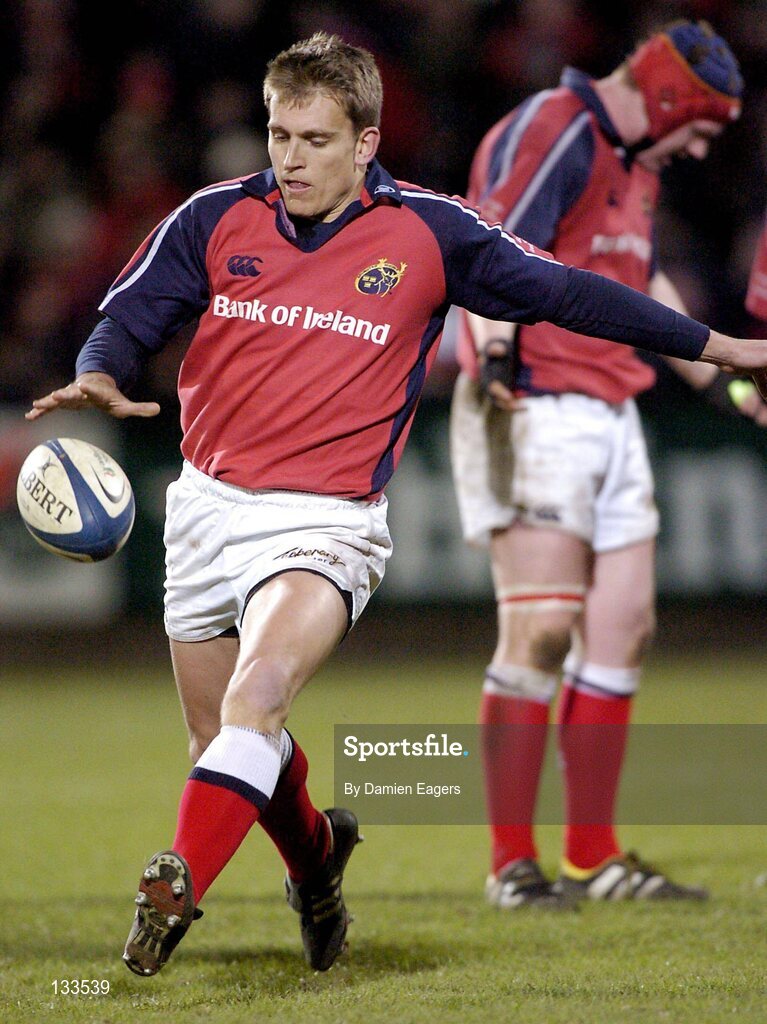 27 February 2004; Shaun Payne, Munster. Celtic League 2003-2004, Division 1, Munster v Neath Swansea, Musgrave Park, Cork. Picture credit; Damien Eagers / SPORTSFILE *EDI*