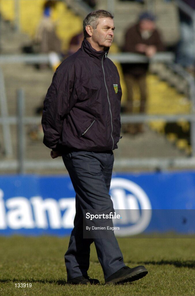 7 March 2004; Brian McEniff, Donegal manager. Allianz Football League 2004, Division 2A, Round 4, Roscommon v Donegal, Dr. Hyde Park, Co. Roscommon. Picture credit; Damien Eagers / SPORTSFILE *EDI*