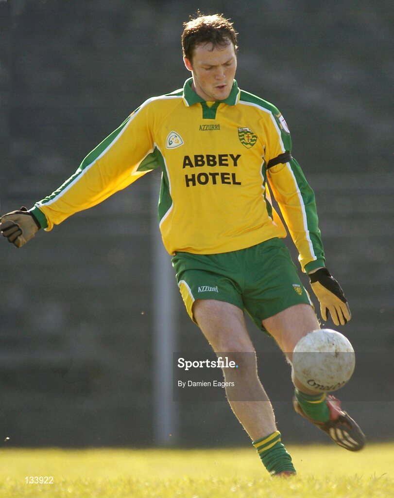 7 March 2004; Colm McFadden, Donegal. Allianz Football League 2004, Division 2A, Round 4, Roscommon v Donegal, Dr. Hyde Park, Co. Roscommon. Picture credit; Damien Eagers / SPORTSFILE *EDI*