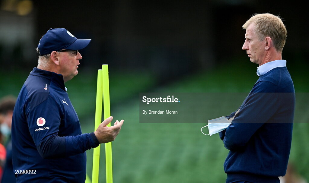 25 September 2021; Vodacom Bulls director of rugby Jake White, left, and Leinster head coach Leo Cullen in conversation before the United Rugby Championship match between Leinster and Vodacom Bulls at Aviva Stadium in Dublin. Photo by Brendan Moran/Sportsfile