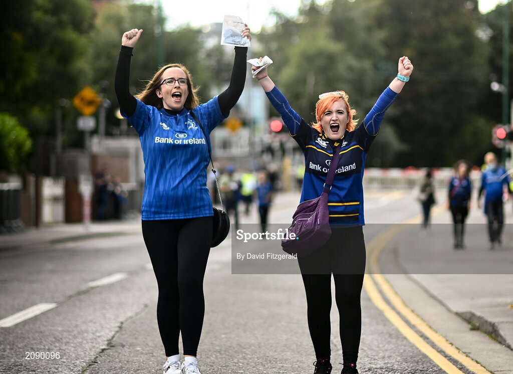 25 September 2021; Leinster supporters Cassandra, left, and Aoife Kelly from Gorey, Wexford prior to the United Rugby Championship match between Leinster and Vodacom Bulls at Aviva Stadium in Dublin. Photo by David Fitzgerald/Sportsfile