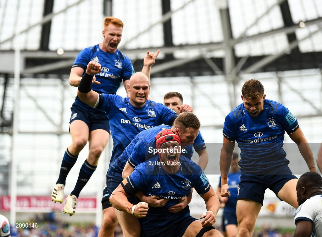 25 September 2021; Josh van der Flier of Leinster celebrates after scoring his side's first try with team-mates during the United Rugby Championship match between Leinster and Vodacom Bulls at the Aviva Stadium in Dublin.  Photo by Harry Murphy/Sportsfile