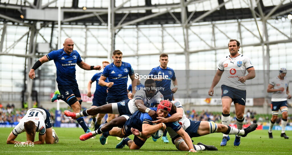 25 September 2021; Josh van der Flier of Leinster scores his side's first try despite the tackle of Madosh Tambwe, left, and Ruan Nortje of Vodacom Bulls during the United Rugby Championship match between Leinster and Vodacom Bulls at the Aviva Stadium in Dublin.  Photo by Harry Murphy/Sportsfile
