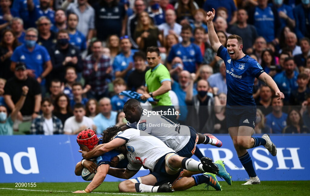 25 September 2021; Josh van der Flier of Leinster scores his side's first try during the United Rugby Championship match between Leinster and Vodacom Bulls at Aviva Stadium in Dublin. Photo by David Fitzgerald/Sportsfile