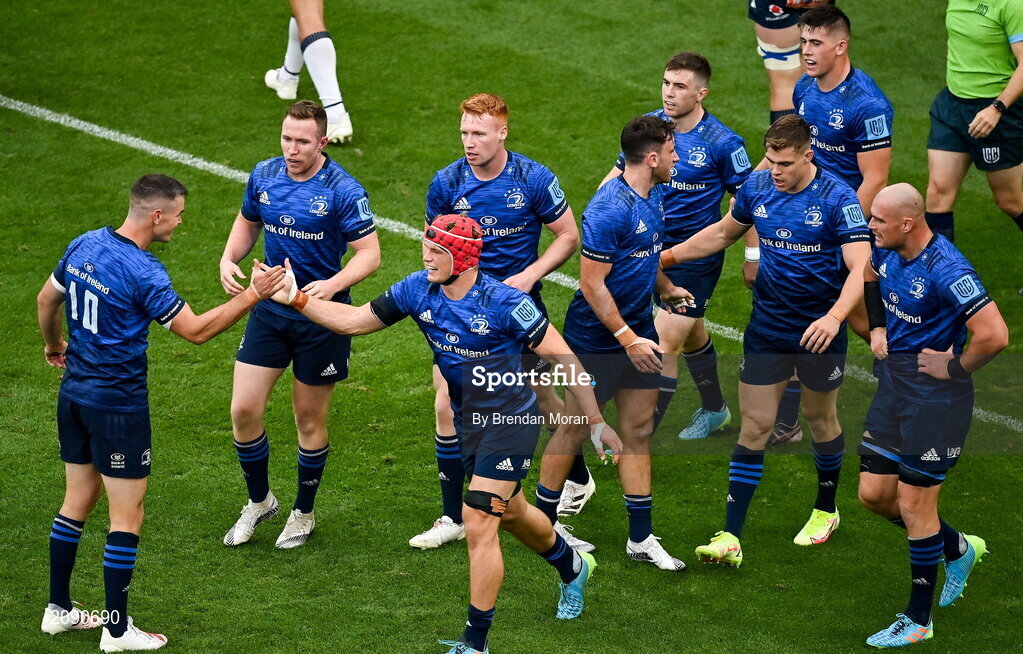 25 September 2021; Josh van der Flier of Leinster, centre, is congratulated by team-mate Jonathan Sexton after scoring their side's first try during the United Rugby Championship match between Leinster and Vodacom Bulls at Aviva Stadium in Dublin. Photo by Brendan Moran/Sportsfile
