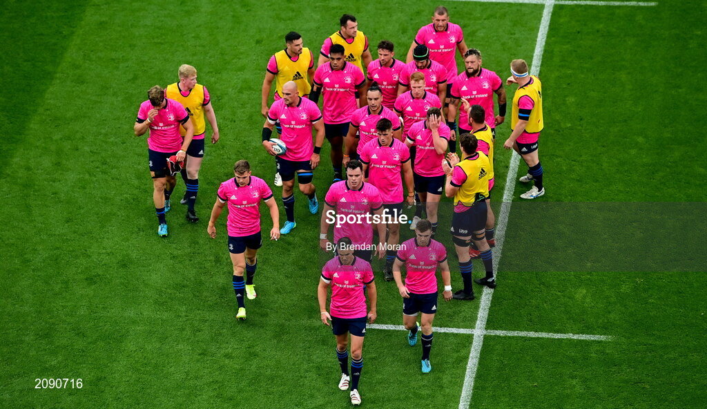 25 September 2021; Leinster captain Jonathan Sexton leads his side off the pitch after their warm-up before the United Rugby Championship match between Leinster and Vodacom Bulls at Aviva Stadium in Dublin. Photo by Brendan Moran/Sportsfile