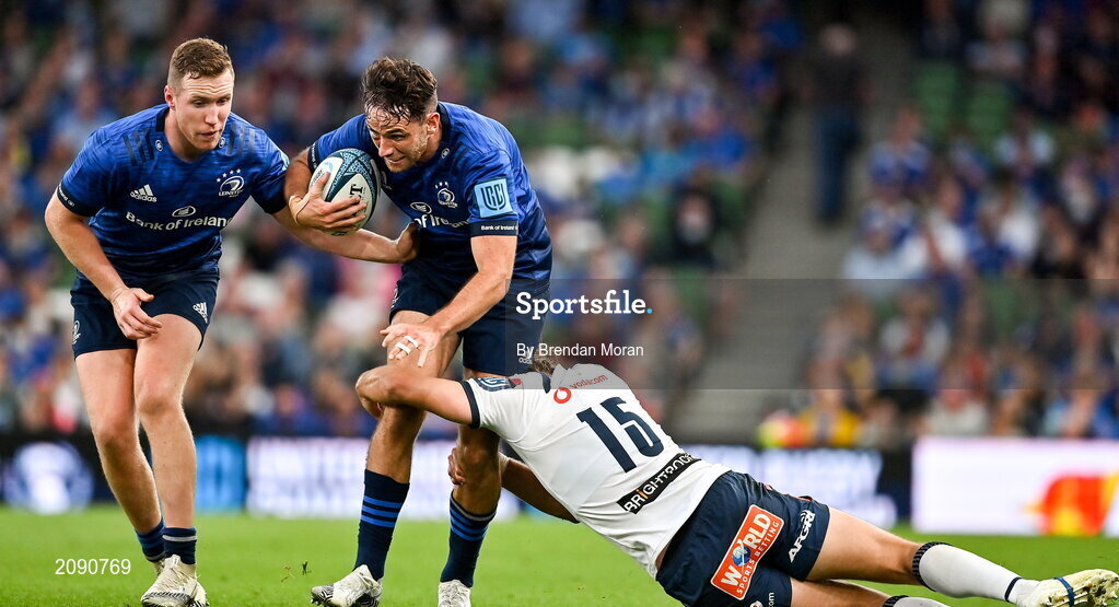 25 September 2021; Hugo Keenan of Leinster is tackled by David Kriel of Vodacom Bulls during the United Rugby Championship match between Leinster and Vodacom Bulls at Aviva Stadium in Dublin. Photo by Brendan Moran/Sportsfile