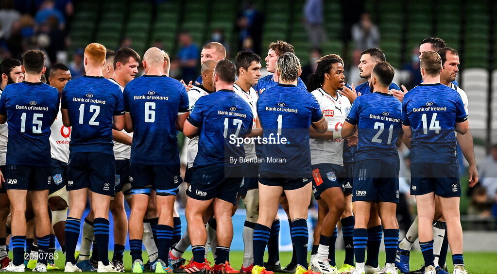 25 September 2021; Leinster players applaud the Vodacom Bulls after the United Rugby Championship match between Leinster and Vodacom Bulls at Aviva Stadium in Dublin. Photo by Brendan Moran/Sportsfile