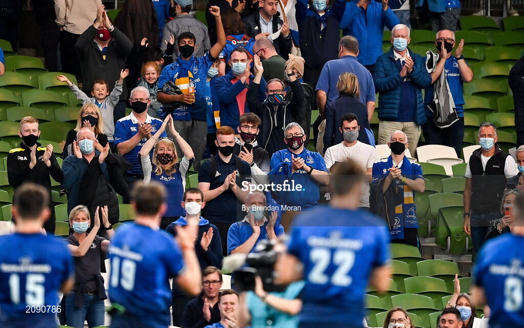 25 September 2021; Leinster supporters applaud the team after the United Rugby Championship match between Leinster and Vodacom Bulls at Aviva Stadium in Dublin. Photo by Brendan Moran/Sportsfile