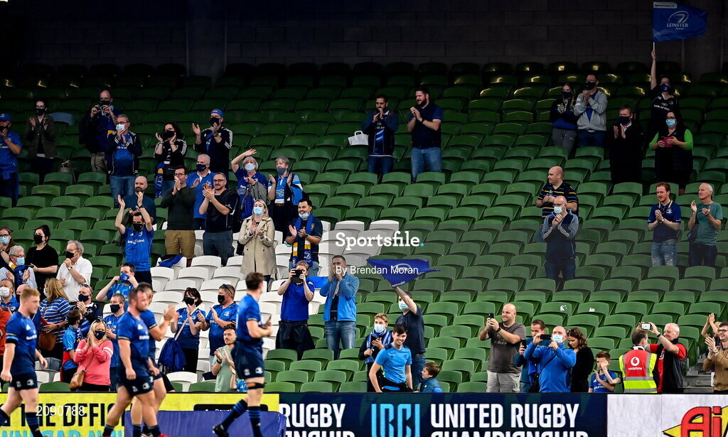25 September 2021; Leinster supporters applaud the team after the United Rugby Championship match between Leinster and Vodacom Bulls at Aviva Stadium in Dublin. Photo by Brendan Moran/Sportsfile