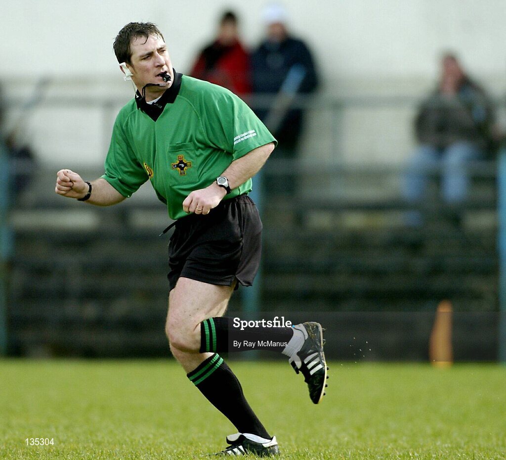 21 March 2004; Seamus Roche, referee, Tipperary. Allianz Hurling League 2004, Division 1A, Round 4, Clare v Kilkenny, Cusack Park, Ennis, Co. Clare. Picture credit; Ray McManus / SPORTSFILE *EDI*