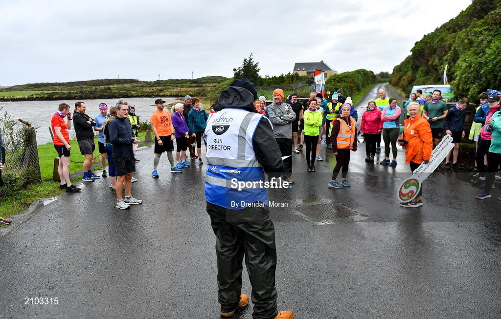 23 October 2021; Parkrun Ireland in partnership with Vhi, added a new parkrun at Achill Greenway on Saturday, 23rd of October, with the introduction of the Achill Greenway parkrun at Achill Greenway, Great Western Greenway in Achill, Mayo. Parkruns take place over a 5km course weekly, are free to enter and are open to all ages and abilities, providing a fun and safe environment to enjoy exercise. To register for a parkrun near you visit www.parkrun.ie. Pictured at the parkrun is race director Chris McCarthy speaking to participants. Photo by Brendan Moran/Sportsfile