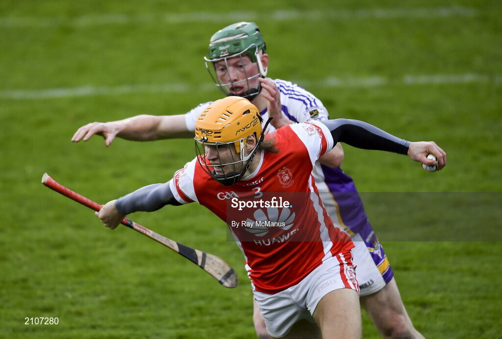 31 October 2021; Cian O'Callaghan of Cuala in action against Fergal Whitely of Kilmacud Crokes during the Go Ahead Dublin County Senior Club Hurling Championship Semi-Final match between Cuala and Kilmacud Crokes at Parnell Park in Dublin. Photo by Ray McManus/Sportsfile