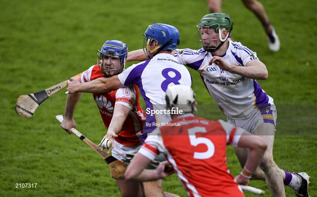 31 October 2021; Seán Treacy of Cuala passes to team-mate Jake Malone under pressure from Fergal Whitely and Oisin O’Rorke, 8, of Kilmacud Crokes during the Go Ahead Dublin County Senior Club Hurling Championship Semi-Final match between Cuala and Kilmacud Crokes at Parnell Park in Dublin.   Photo by Ray McManus/Sportsfile