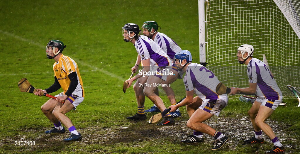 31 October 2021; Kilmacud Crokes goalkeeper Eddie Gibbons and team-mates Cian Mac Gabhann, Bill O’Carroll, Brian Sheehy, and Davy Crowe await a late free for Cuala during the Go Ahead Dublin County Senior Club Hurling Championship Semi-Final match between Cuala and Kilmacud Crokes at Parnell Park in Dublin. Photo by Ray McManus/Sportsfile