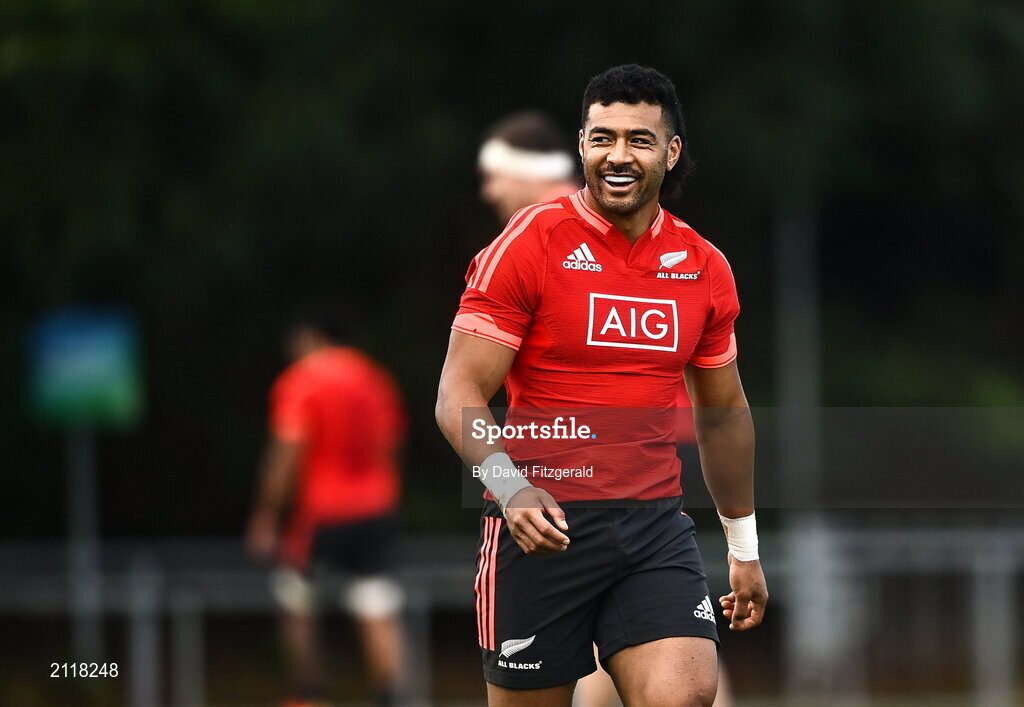 9 November 2021; Richie Mo'unga during New Zealand All Blacks rugby squad training at UCD Bowl in Dublin. Photo by David Fitzgerald/Sportsfile