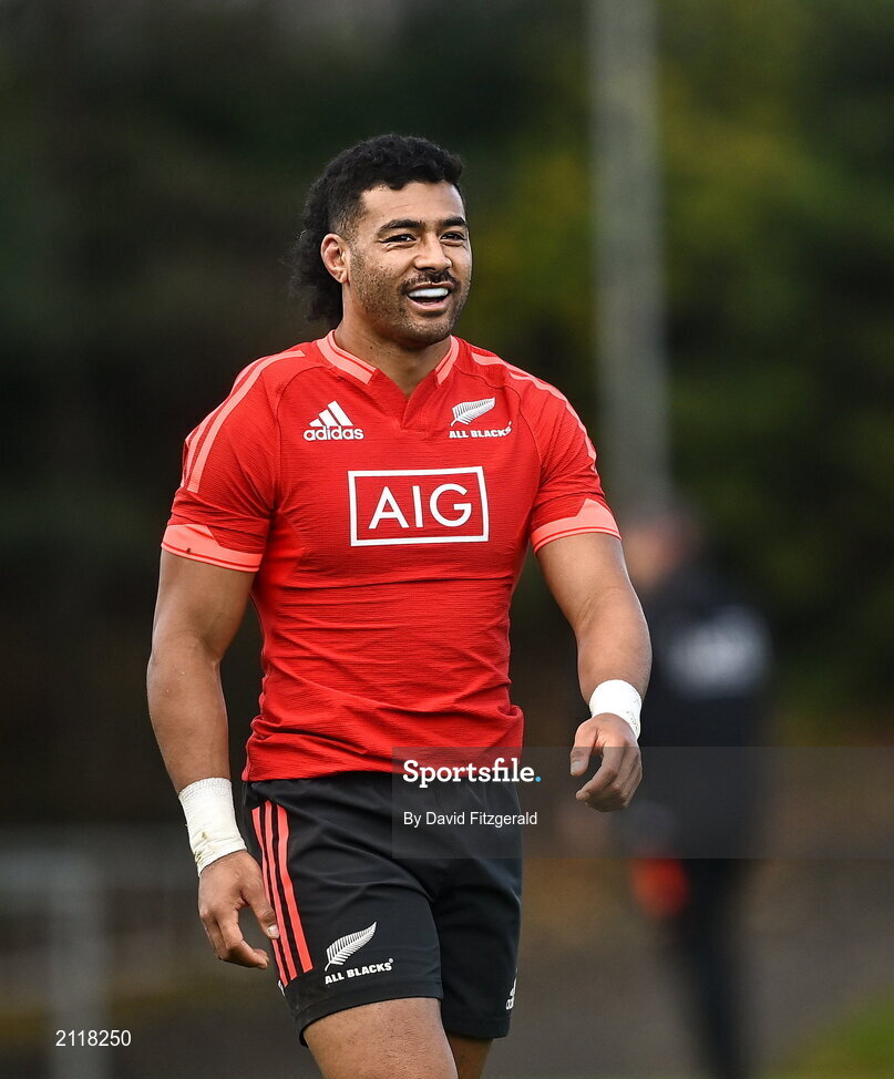 9 November 2021; Richie Mo'unga during New Zealand All Blacks rugby squad training at UCD Bowl in Dublin. Photo by David Fitzgerald/Sportsfile